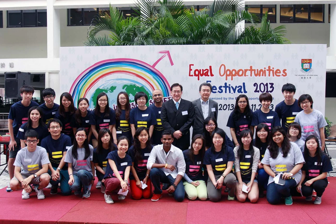 Chairperson of the Equal Opportunities Commission Dr. York Chow and HKU Deputy Vice-Chancellor and Provost Professor Roland T. Chin with student ambassadors