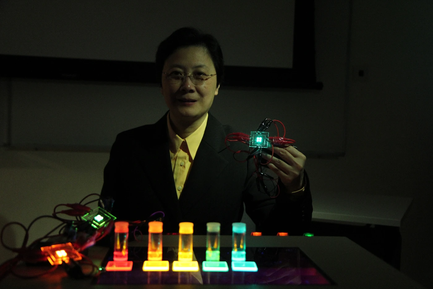 HKU chemist Professor Vivian Yam led research generates industrial-competitive materials and technologies for Organic Light-Emitting Devices and Organic Photovoltaics