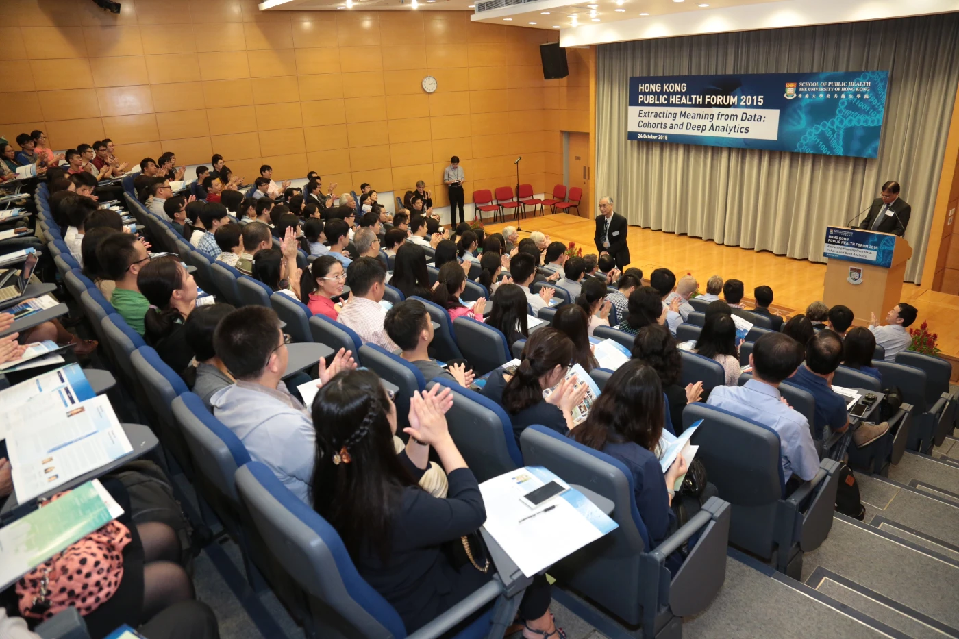 HKU School of Public Health hosts the Fifth Hong Kong Public Health Forum on“Extracting Meaning from Data: Cohorts and Deep Analytics” and pays tribute to Professor TH Lam