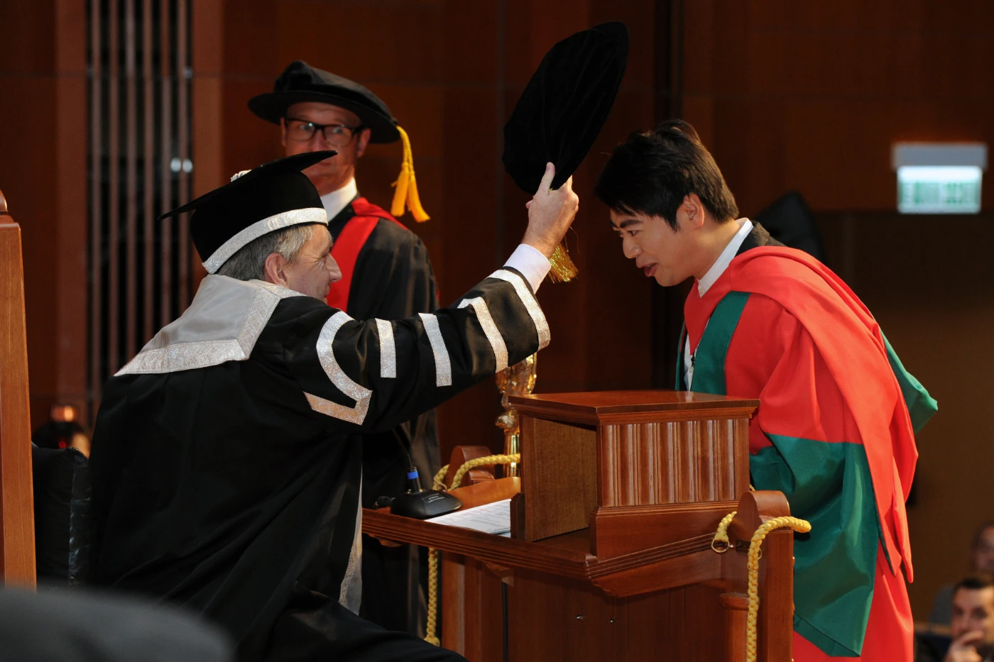 香港大學舉行第198屆學位頒授典禮，頒授名譽博士學位予國際知名鋼琴家郎朗博士。
