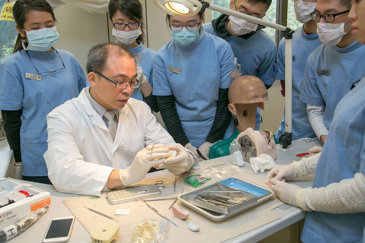 Public Warned about Tooth Fractures from Snacking<br>
On Seeds and Nuts during Chinese Lunar New Year
