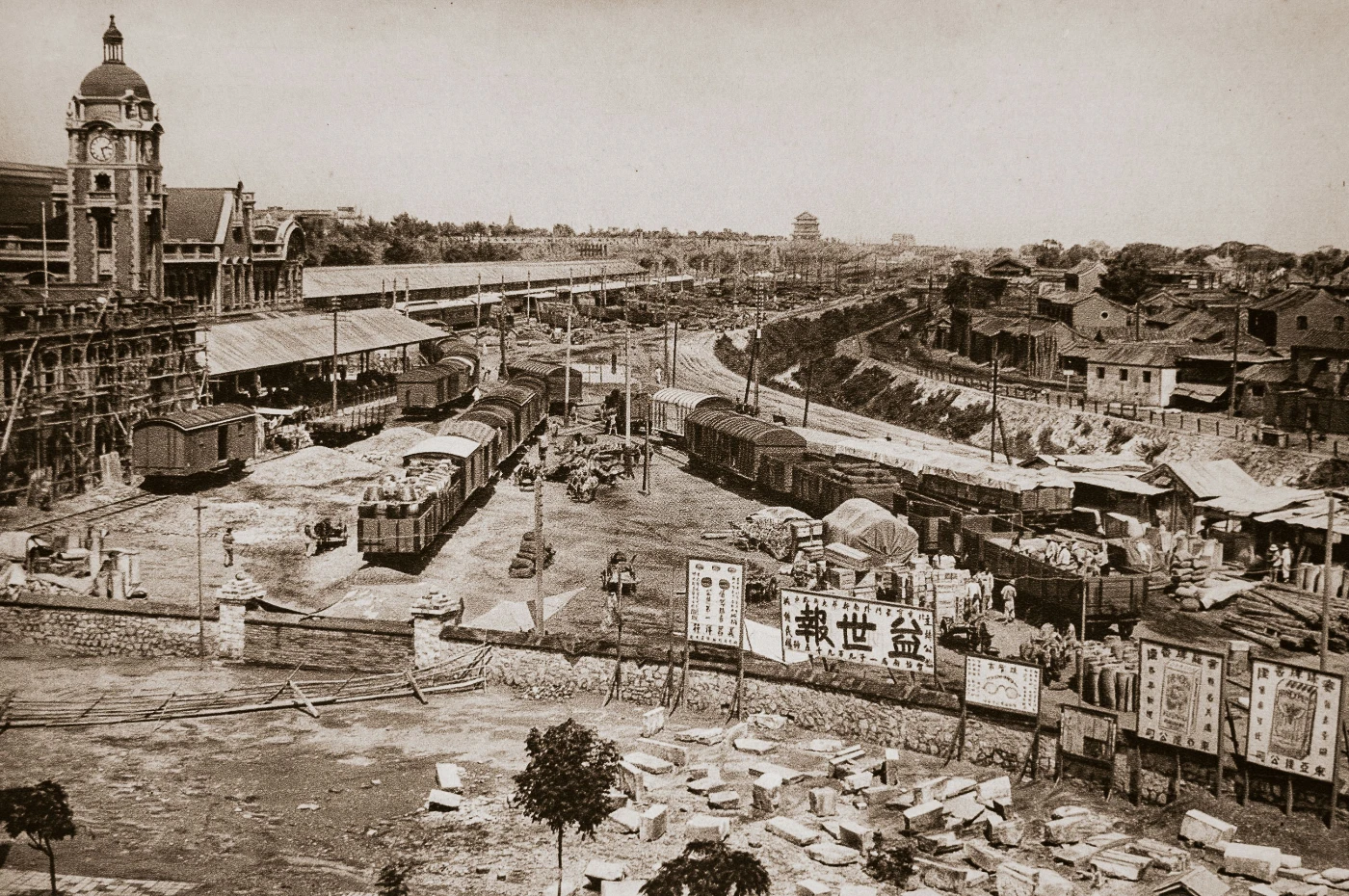 Heinz von Perckhammer (1895–1965), Railway Station, Peking, plate 18, Berlin: Albertus-Verlag, 1928