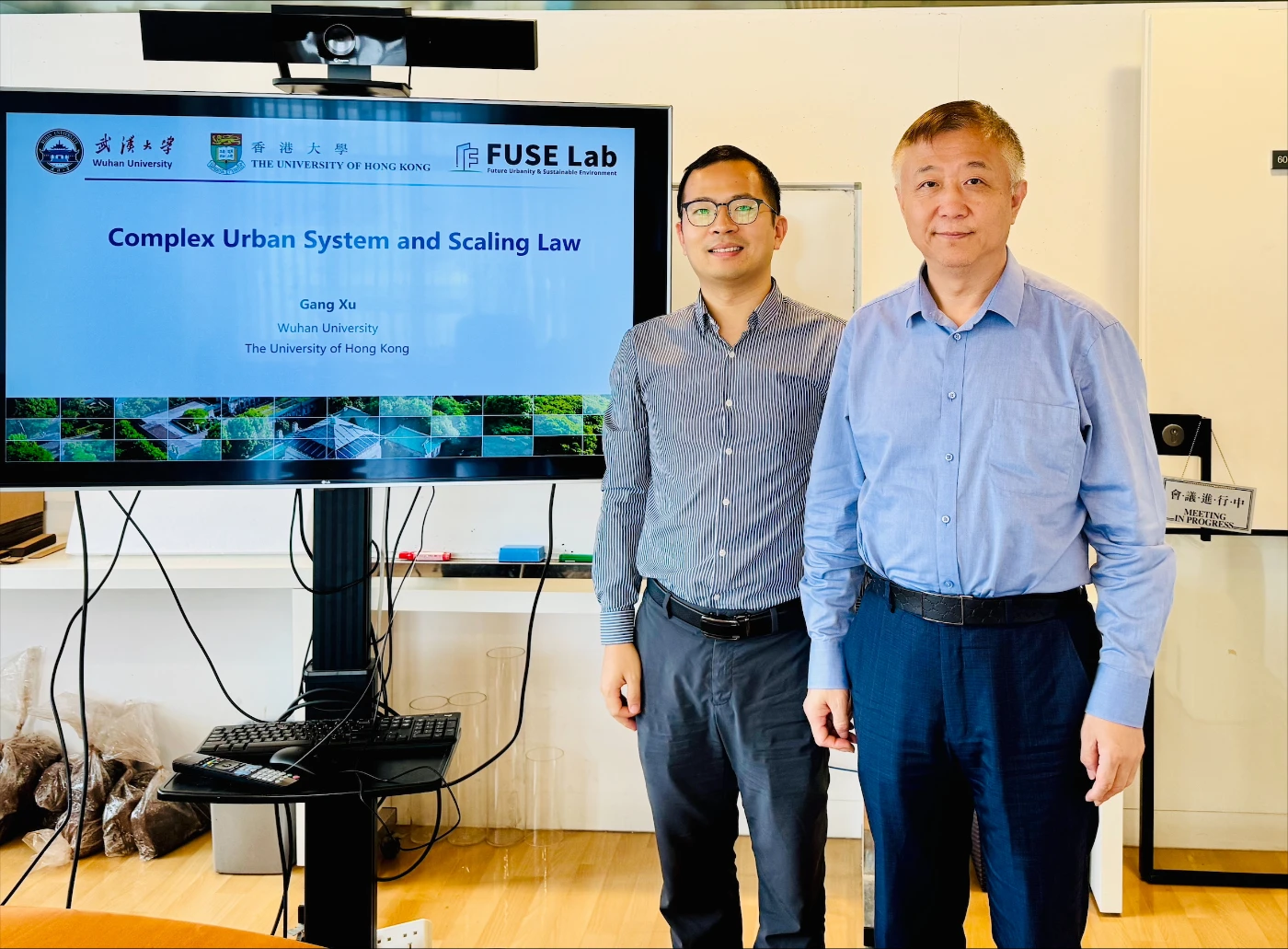 Professor Peng Gong (right), Vice-President (Academic Development) of HKU and Wuhan University researcher Gang Xu (left).
