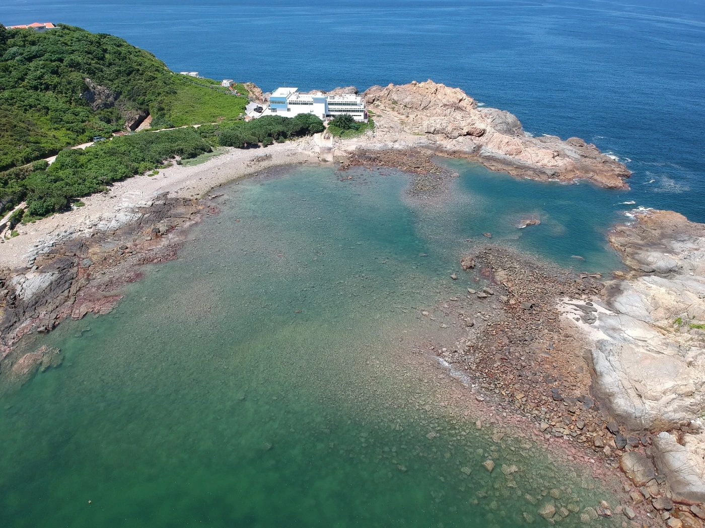 Image 2:The Cape d’Aguilar Marine Reserve, Hong Kong’s only marine reserve where the Swire Institute of Marine Science (SWIMS) is located, is rich in biodiversity.