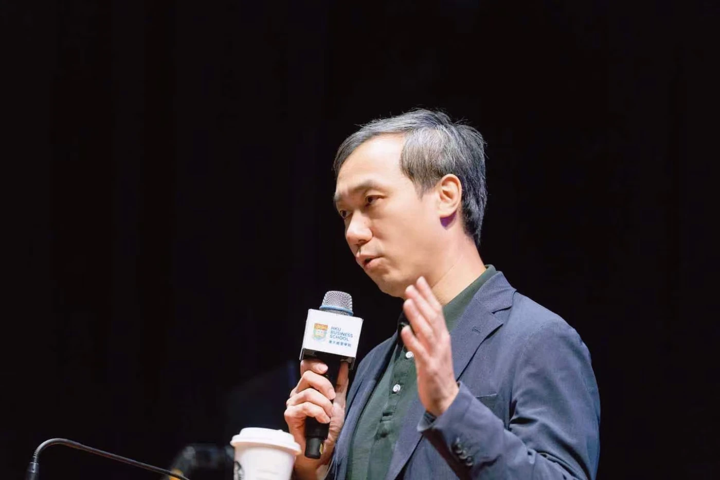 香港大學副校長、金融學講座教授、寶光基金教授及金融創新與發展研究中心主任林晨教授發表主旨演講。