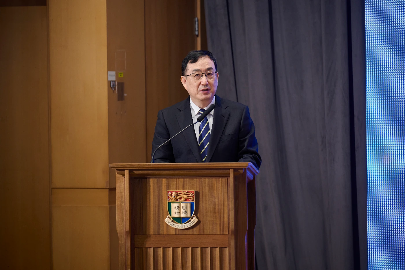 廣東省副省長、中國科學院院士王曦先生致開幕詞。