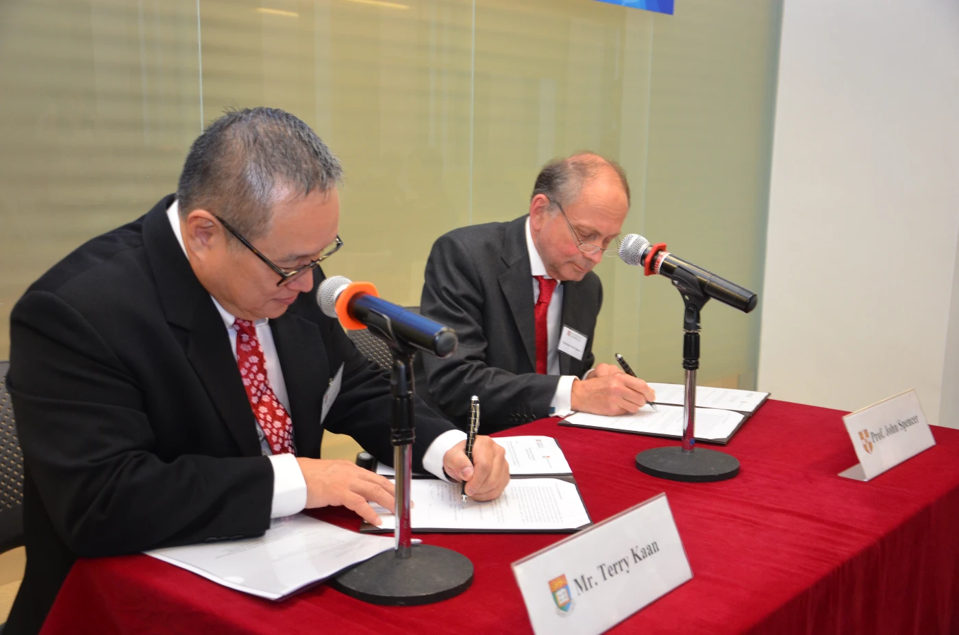 HKU Centre for Medical Ethics and Law collaborates with University of Cambridge<br>
on emerging issues in medical ethics, law and policy