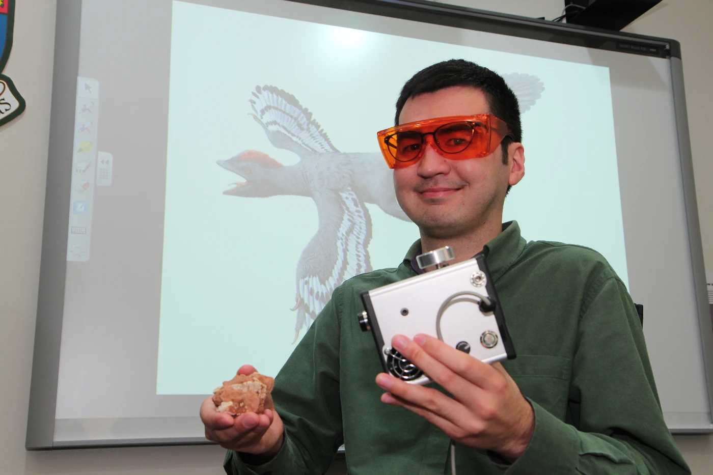 Major breakthrough in knowledge of dinosaur appearance<br>
HKU palaeontologist reconstructs feathered dinosaurs in the flesh with new technology