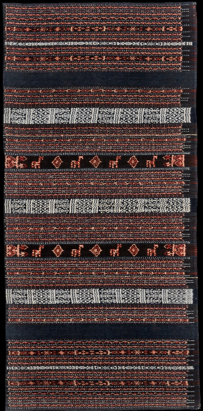 花島（英德區）
     英德人
     扎沃，圍裙
     中等手工經絣織棉
     1910年至1930年 (圖259)