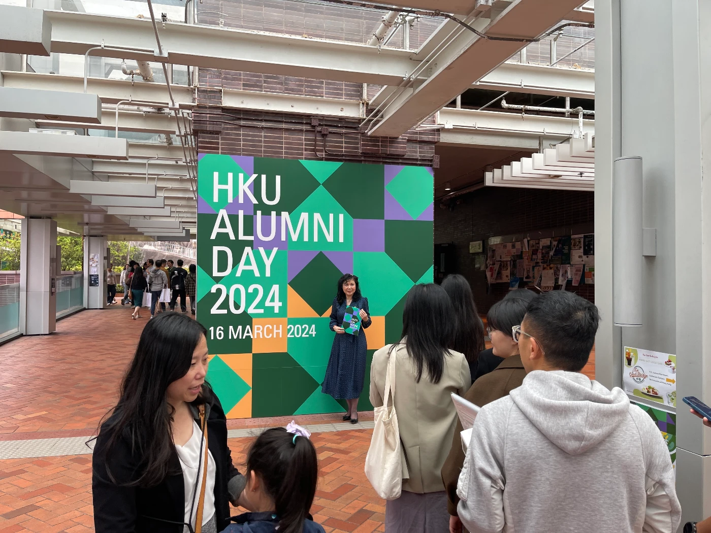 港大「校友日」於大學奠基紀念日舉行
