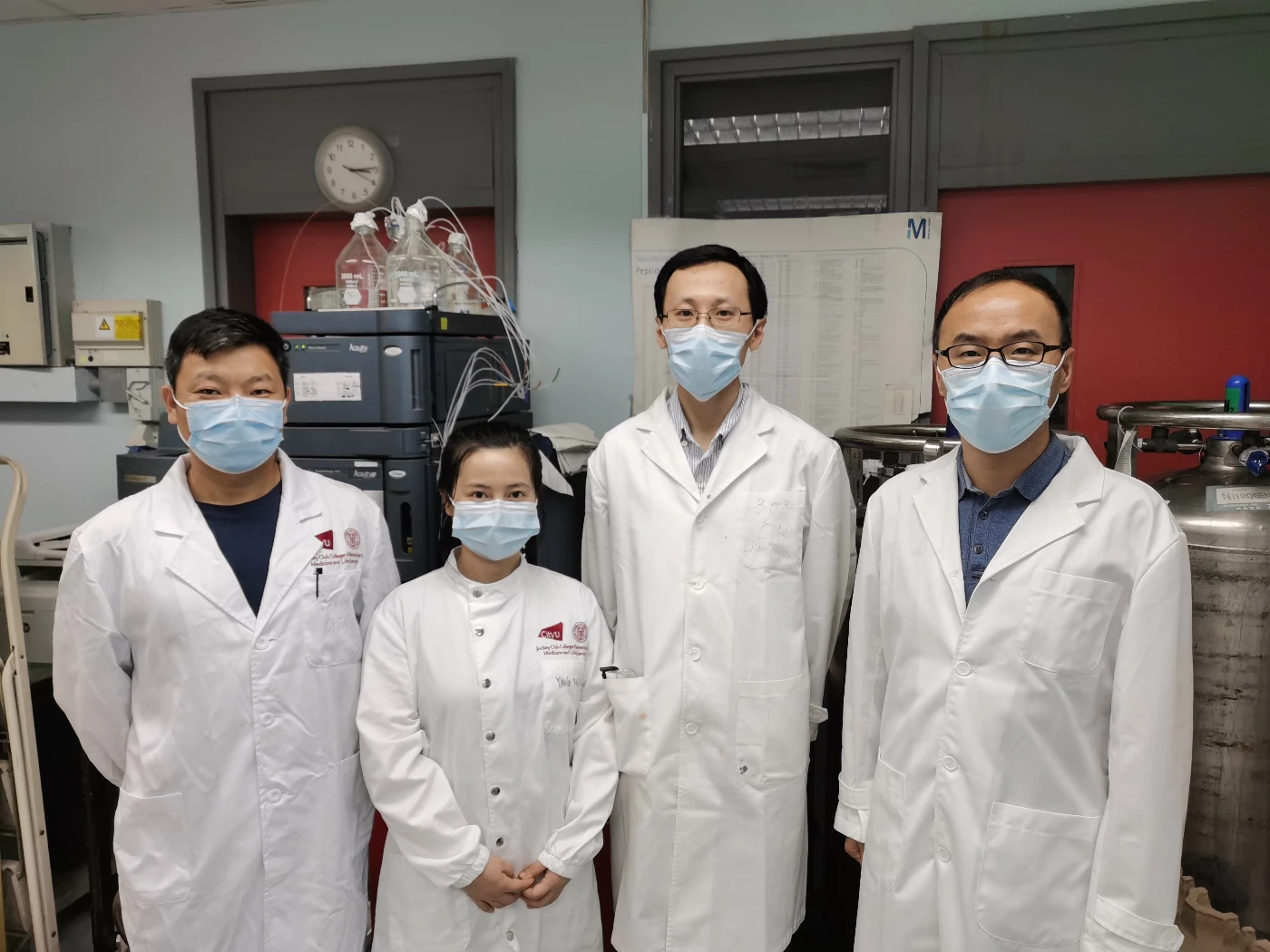 左起：陳聲教授（城大）、楊學梅、劉涵及李學臣教授（港大）。