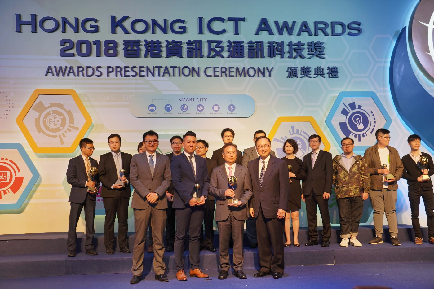 HKU EEE AI Startup Fano Labs Receives<br>
Grand Award of HK ICT Awards 2018