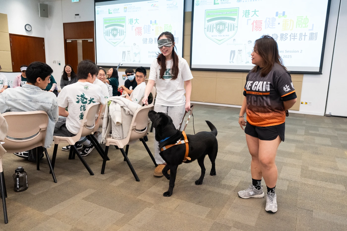 Apart from fitness exercise, participants engaged in various activities such as interaction with guide dogs and human library session to encourage HKU students to break barriers with visually impaired individuals, share and support each other, thus promoting disability inclusion.