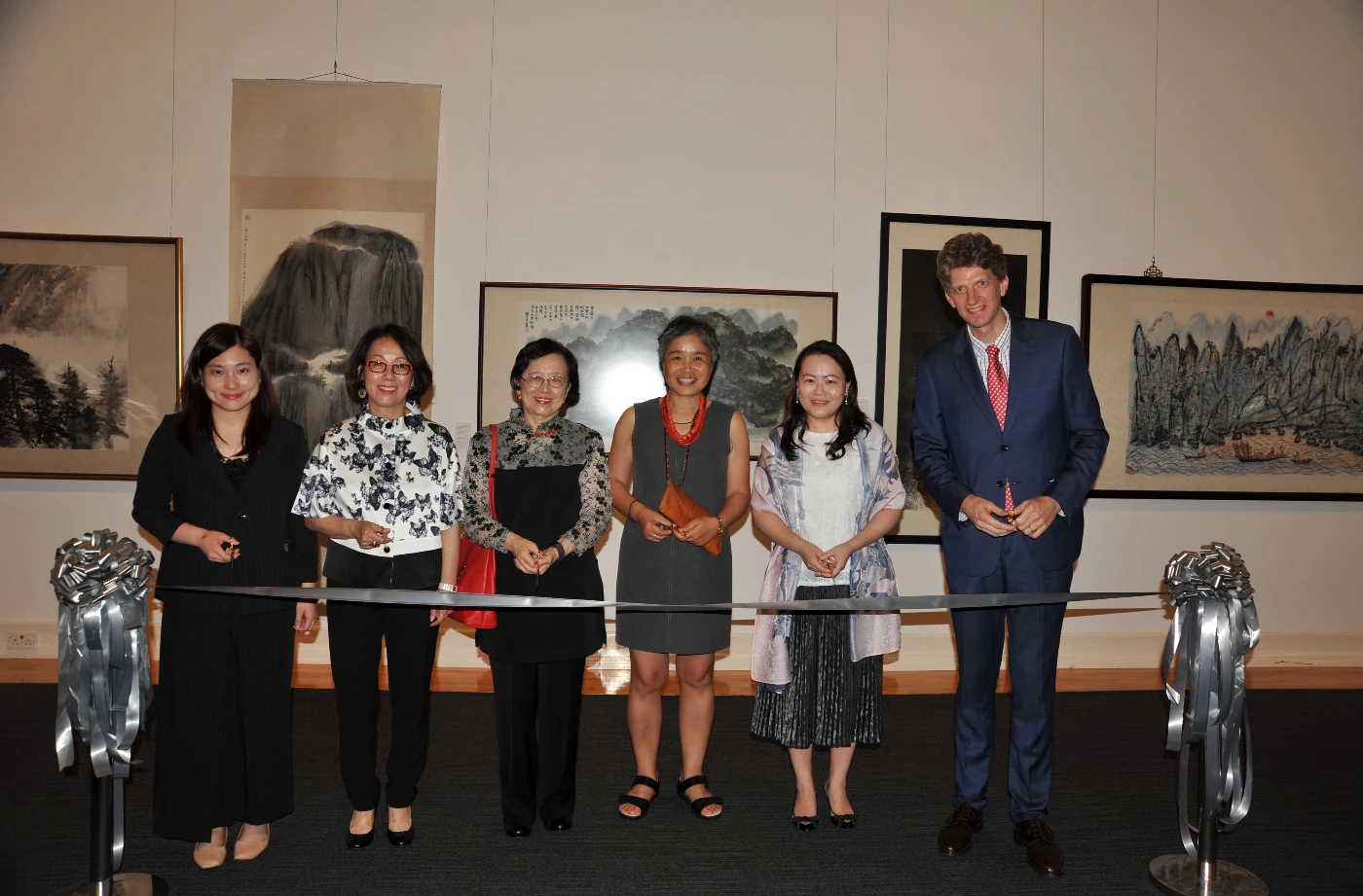 Traditional Guohua to Contemporary Expression<br>
Tradition to Contemporary: Ink Painting and Artistic Development in 20th-century China