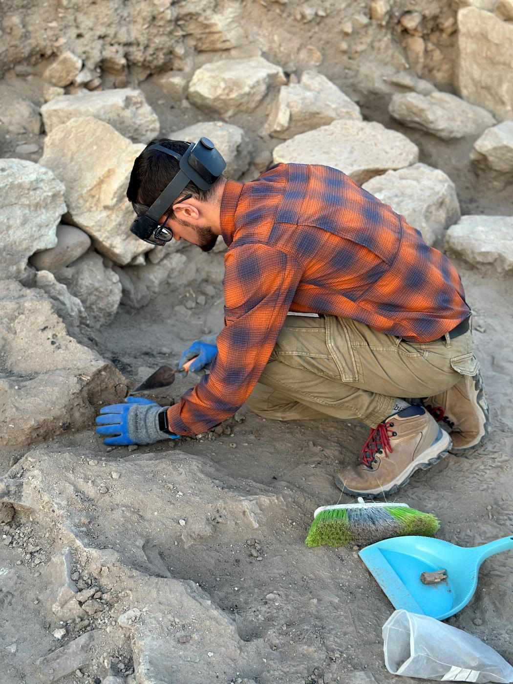 HKU archaeology PhD candidate Mr Hayk Azizbekyan digging on-site while wearing an MR headset and viewing the real world and the previously recorded 3D data. (Photo credit: HKU Faculty of Arts)