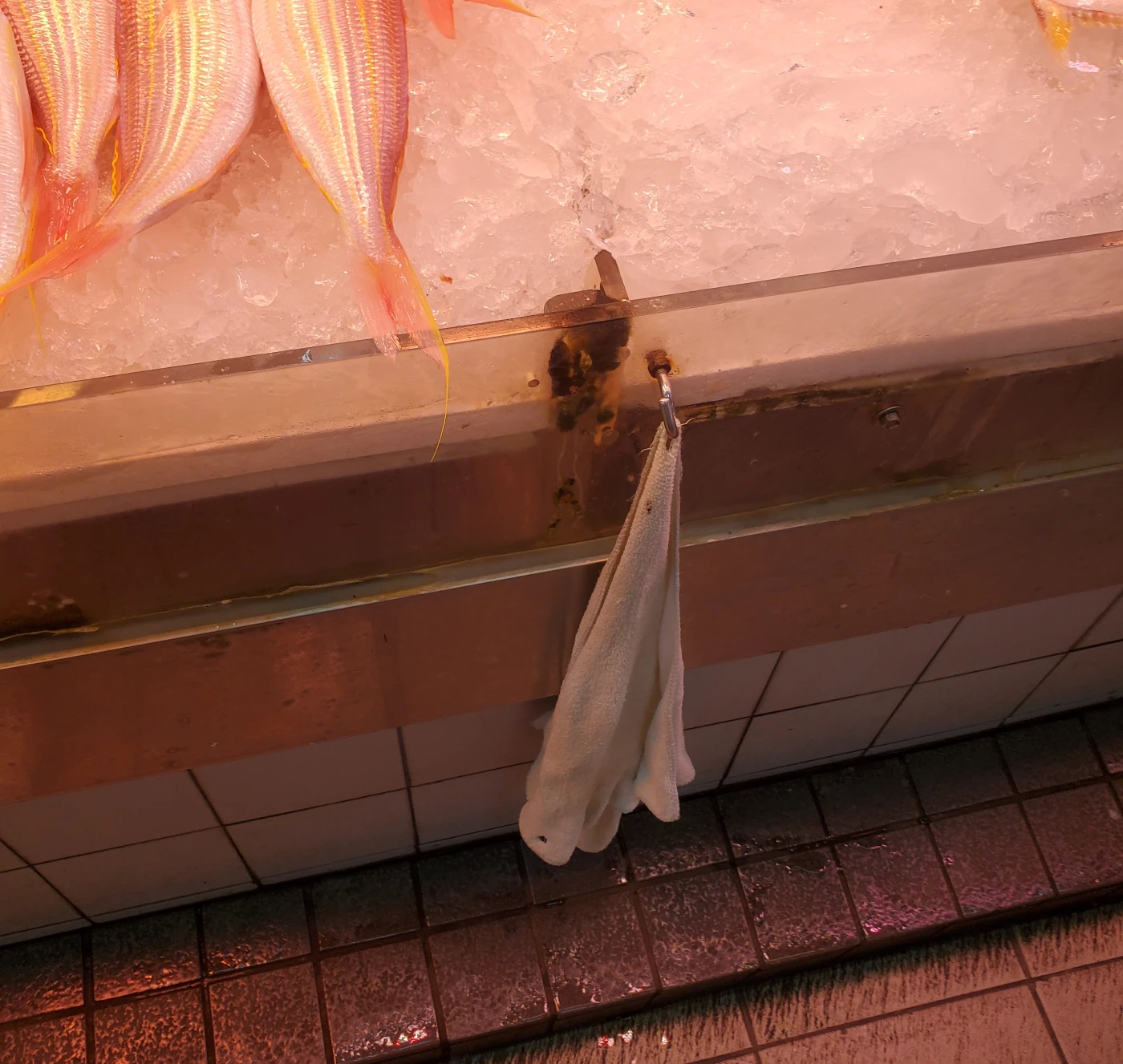 Infectious disease expert warns of cross-contamination by shared public towels in wet markets