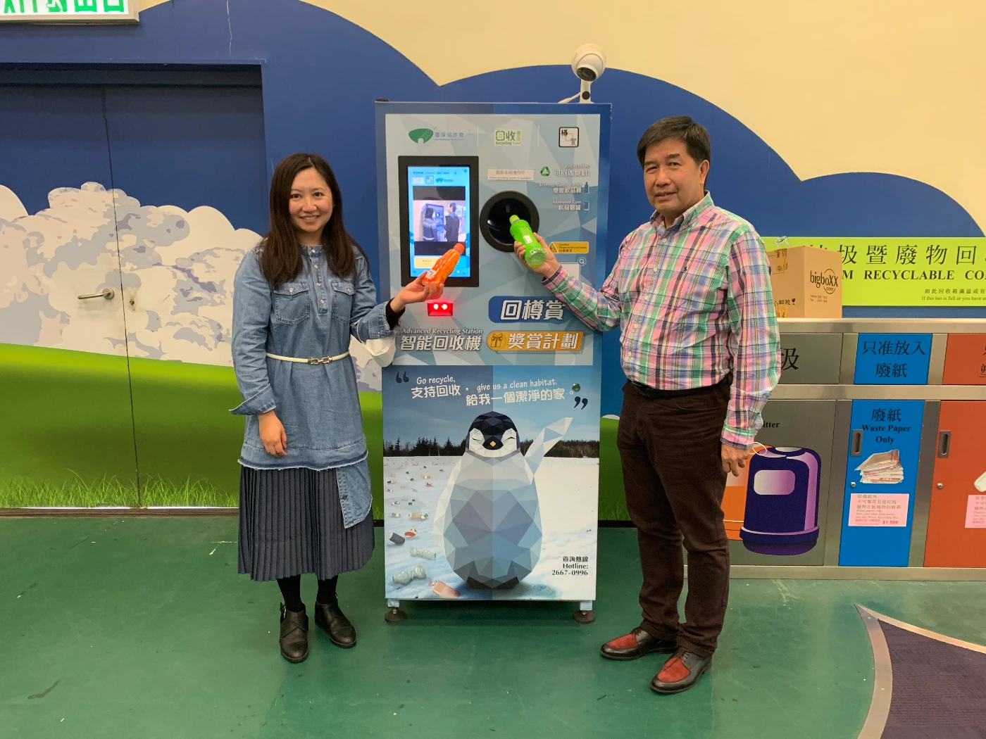 港大生態學及生物多樣性研究部團隊與環保協進會合作，研究膠樽按樽制的可行性。