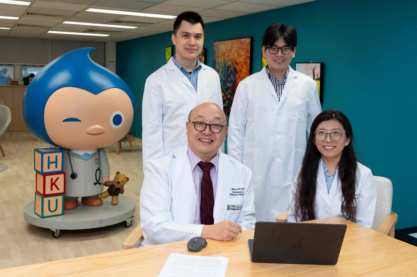 Dr Brian Chung Hon-yin (front left) stated that the long-term epigenetic markers resulting from childhood maltreatment (CM) are near genes associated with neurodegenerative diseases, and may be difficult to reverse. Therefore, preventing CM remains the most fundamental strategy for protecting children.