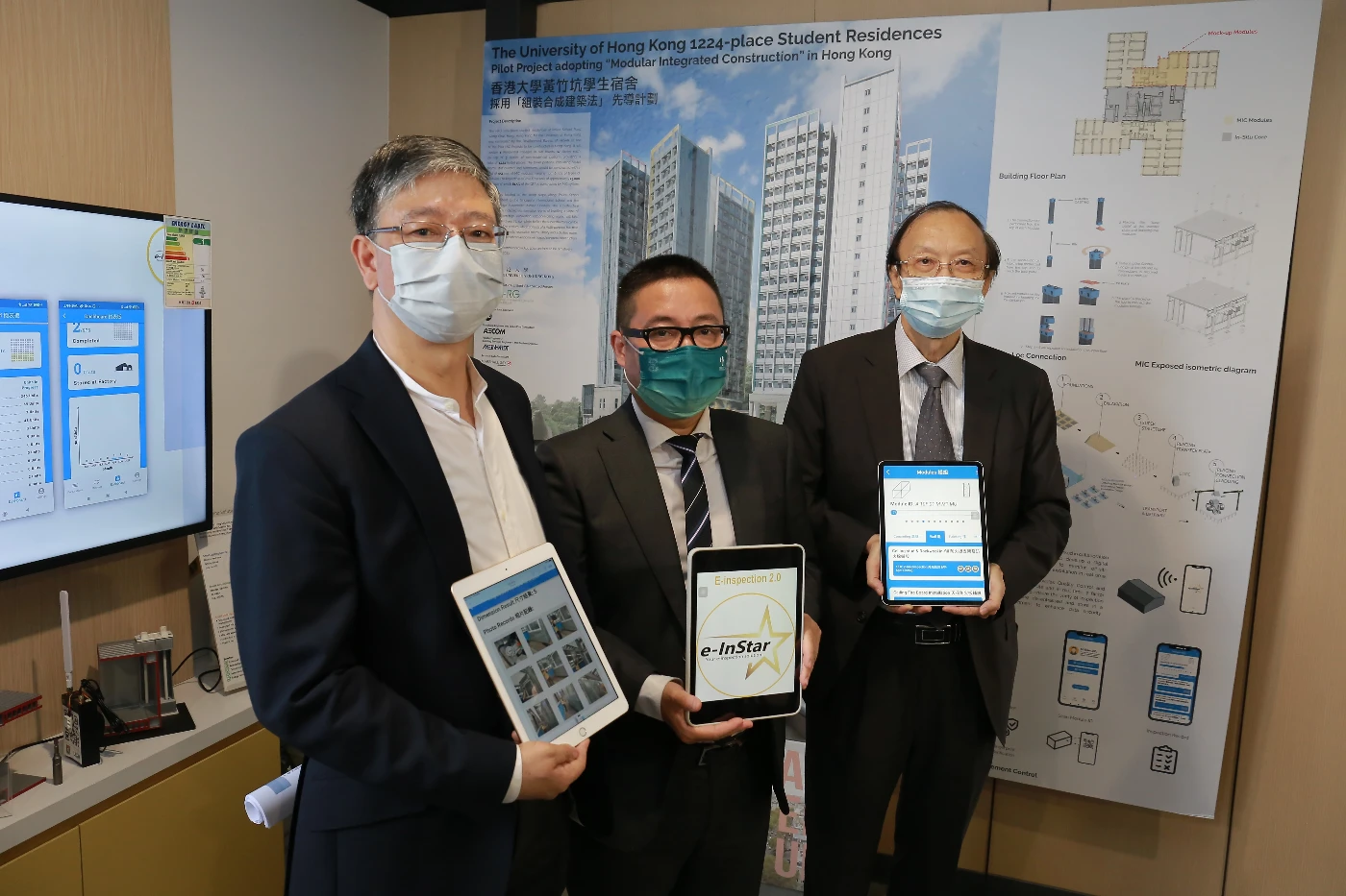 (from left) Ir Mr. KL Tam, Director of Estates, Professor Wilson Lu,  Department of Real Estate and Construction; and Professor Anthony Yeh,  Department of Urban Planning and Design, Faculty of Architecture, HKU
