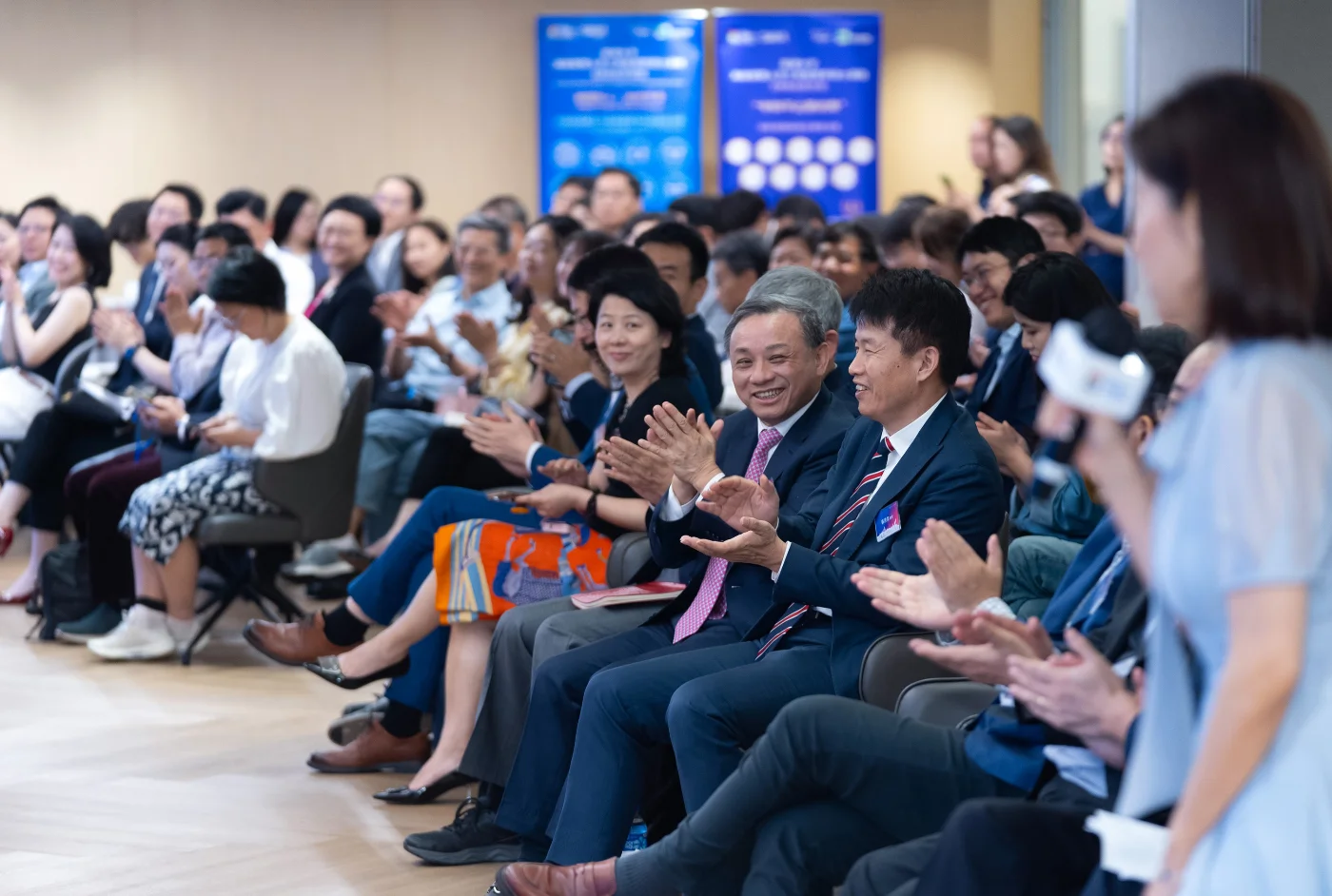 論壇於香港大學中環創立方舉行，吸引了工商界領袖、學者、校友和學生出席。