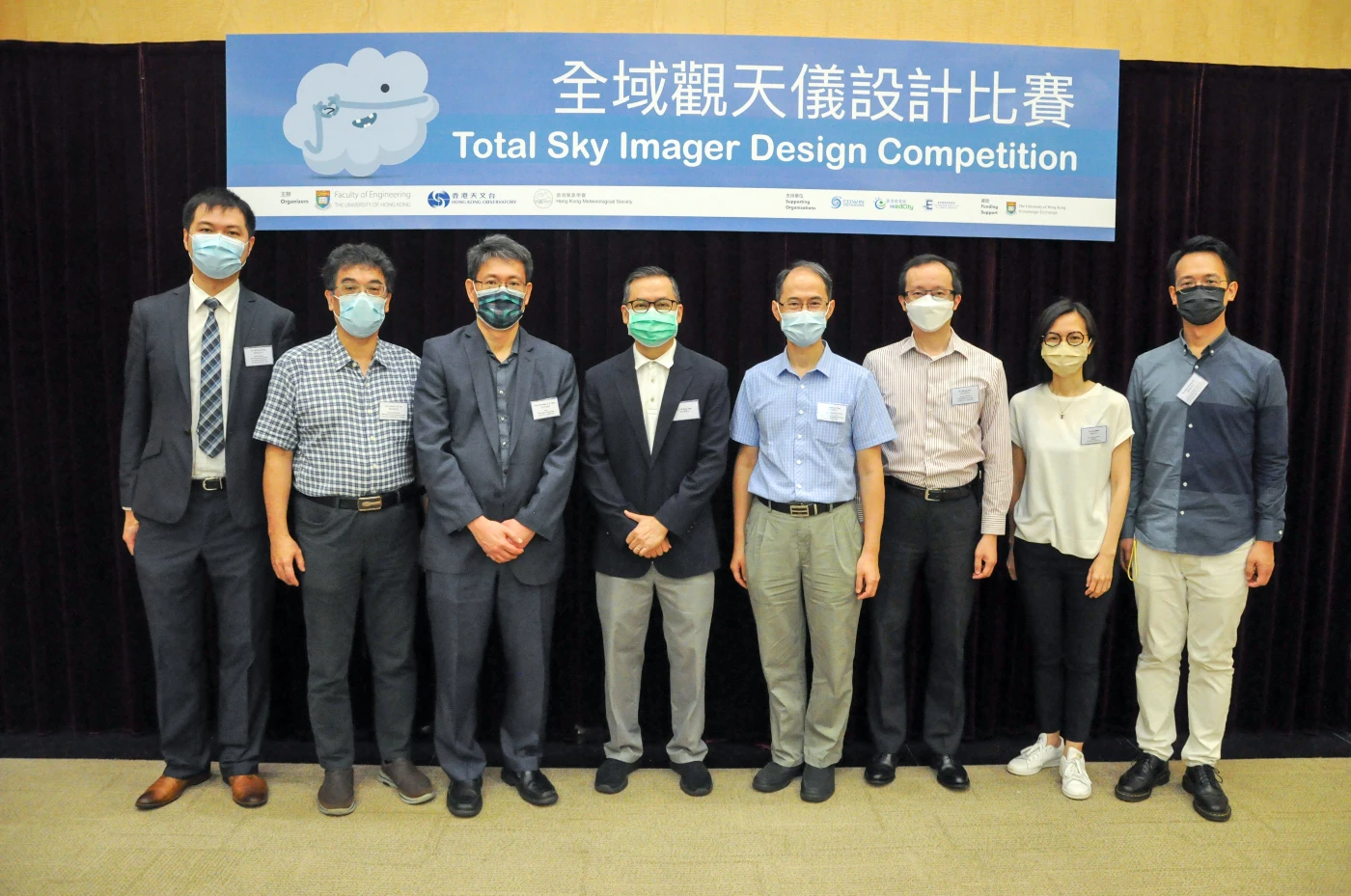 香港電腦教育學會理事 廖萬昌先⽣，香港⼤學計算機科學系名譽教授 劉智滿教授，香港⼤學⼯程學院院長 趙汝恒教授，「希活年⻘科學家獎計劃之傑出教育項⽬獎(E-獎)」獎項贊助⼈ 李本瀅博⼠，香港天⽂台台長及香港氣象學會會長 鄭楚明博⼠，香港天⽂台助理台長 李立信先⽣，香港教育城發展部主管 洪婉玲女⼠，社區天氣資訊網絡主席 嚴駿豪先⽣