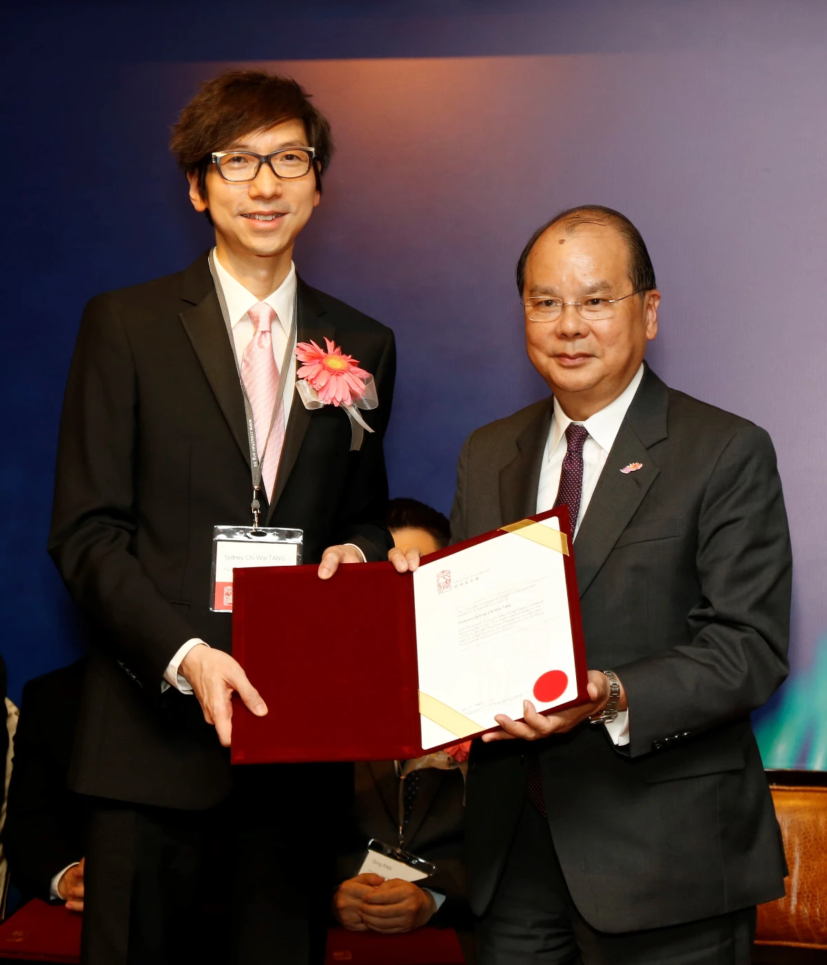 HKU distinguished scholar receives <br>
Croucher Senior Medical Research Fellowship Award
