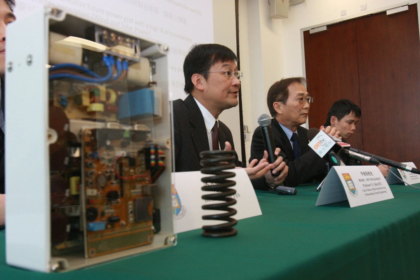 港大 - 倫敦帝國學院團隊合力研發智能電網新技術｢電氣彈簧｣<br>
為發展21世紀可再生能源電網提供重大技術突破