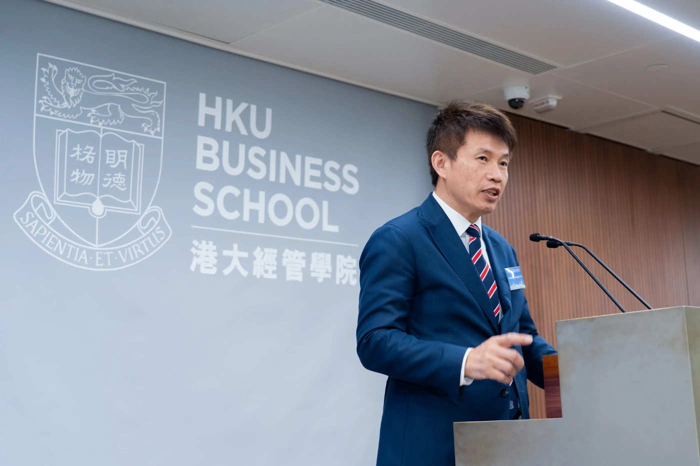 The 6th HKU Quarterly Forum on Chinese Economy<br>
Navigates China's Trade Relations with the US and its Macroeconomic Outlook