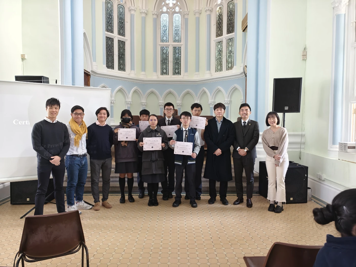 Donald Leung (programme coordinator) presented certificates to mentees and encouraged them to continue their efforts in life exploration. He also expressed gratitude for the active participation of HKU peer mentors.