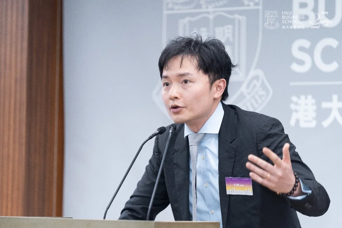 港大經管學院金融學助理教授方翔教授發表主旨演講。