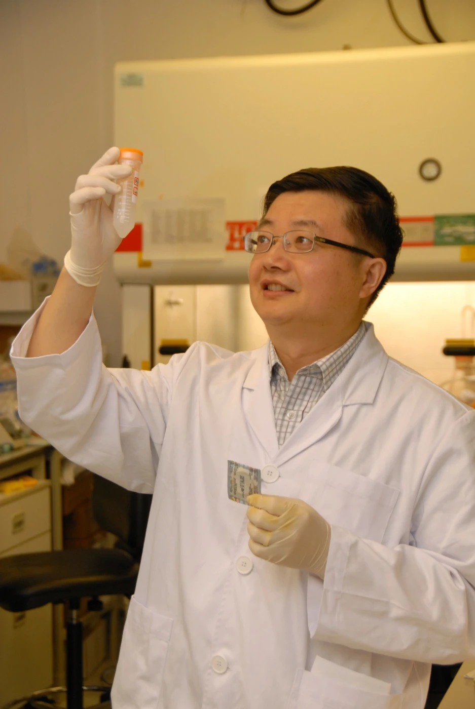 香港大學李嘉誠醫學院愛滋病研究所所長陳志偉博士指新型CCR5拮抗劑(TD-0680)有望發展成殺微生物潤滑膠，預防愛滋病毒透過性接觸傳播。