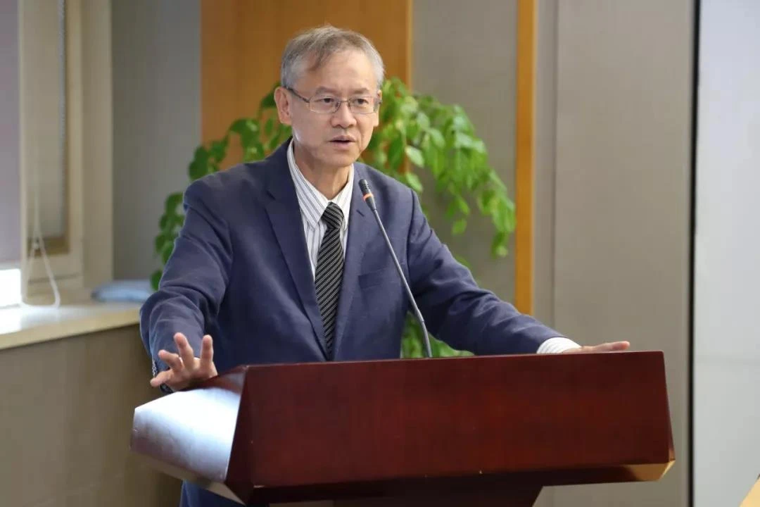 HKU Vice-President (Research) Professor Andy Hor leads a delegation to visit Hailiang Group in Zhejiang