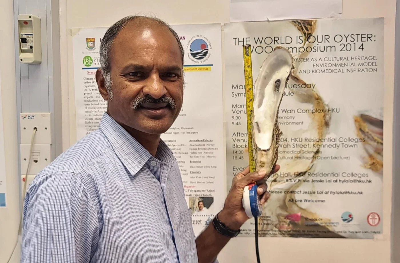 HKU marine scientists join hands with local oyster industry<br>
to set up the first oyster hatchery in Hong Kong,<br>
cultivating native seeds to sustain oyster aquaculture