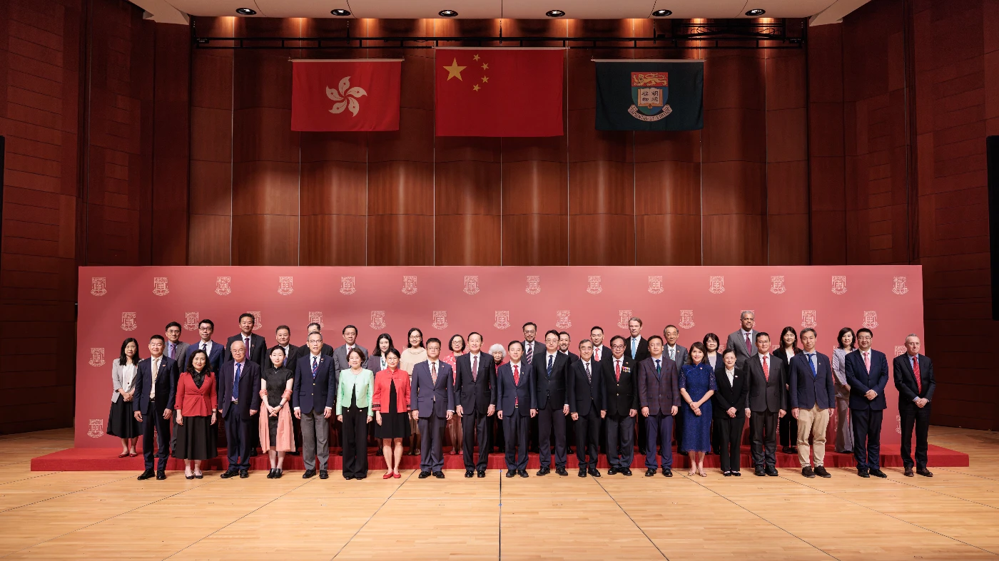 香港大學舉行升旗儀式慶祝中華人民共和國成立七十六周年