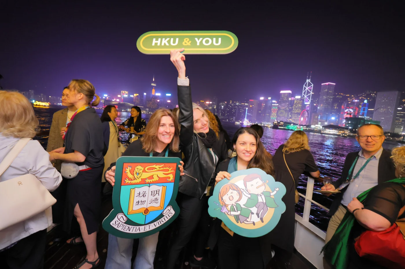 活動首晚於維多利亞港舉行夜遊維港活動，與會嘉賓在著名的維港夜景襯托下展開交流。