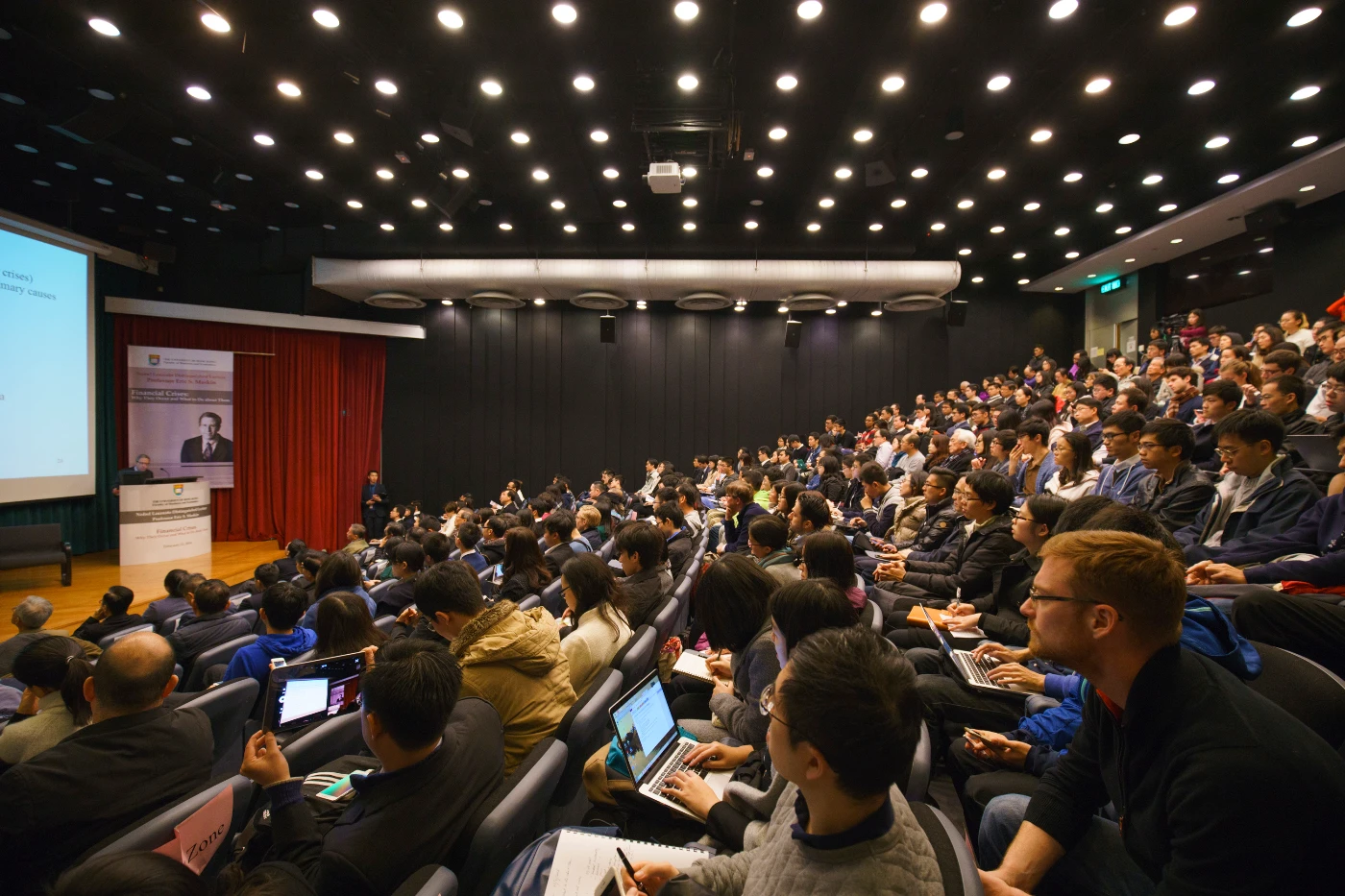 The Nobel Laureate Distinguished Lecture by Professor Eric S. Maskin attracts a large size of audience.
