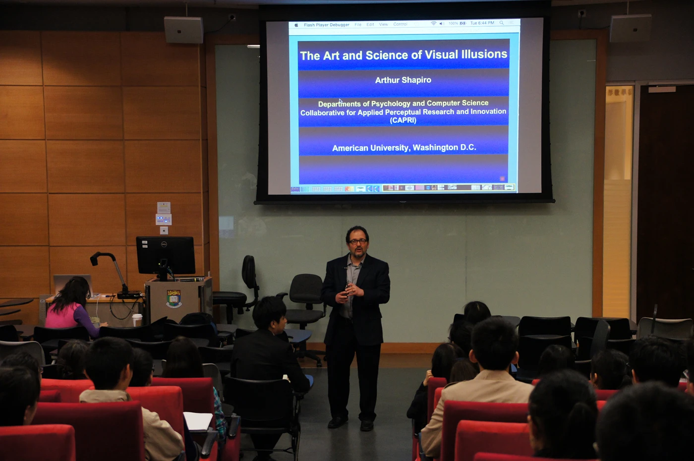 The science behind the dress colour debate: Human brain scientist holds public lectures at HKU to reveal the science and art of visual illusions