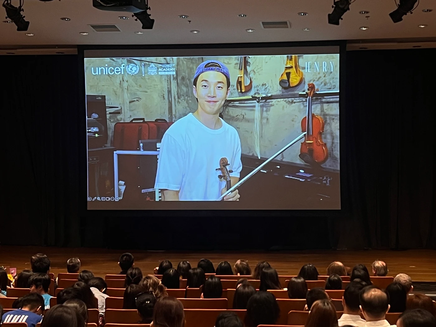 在活動中，國際知名藝人和音樂家、聯合國兒童基金香港委員會 「Team for Children」 劉憲華 (Henry) 透過錄影發表演說。