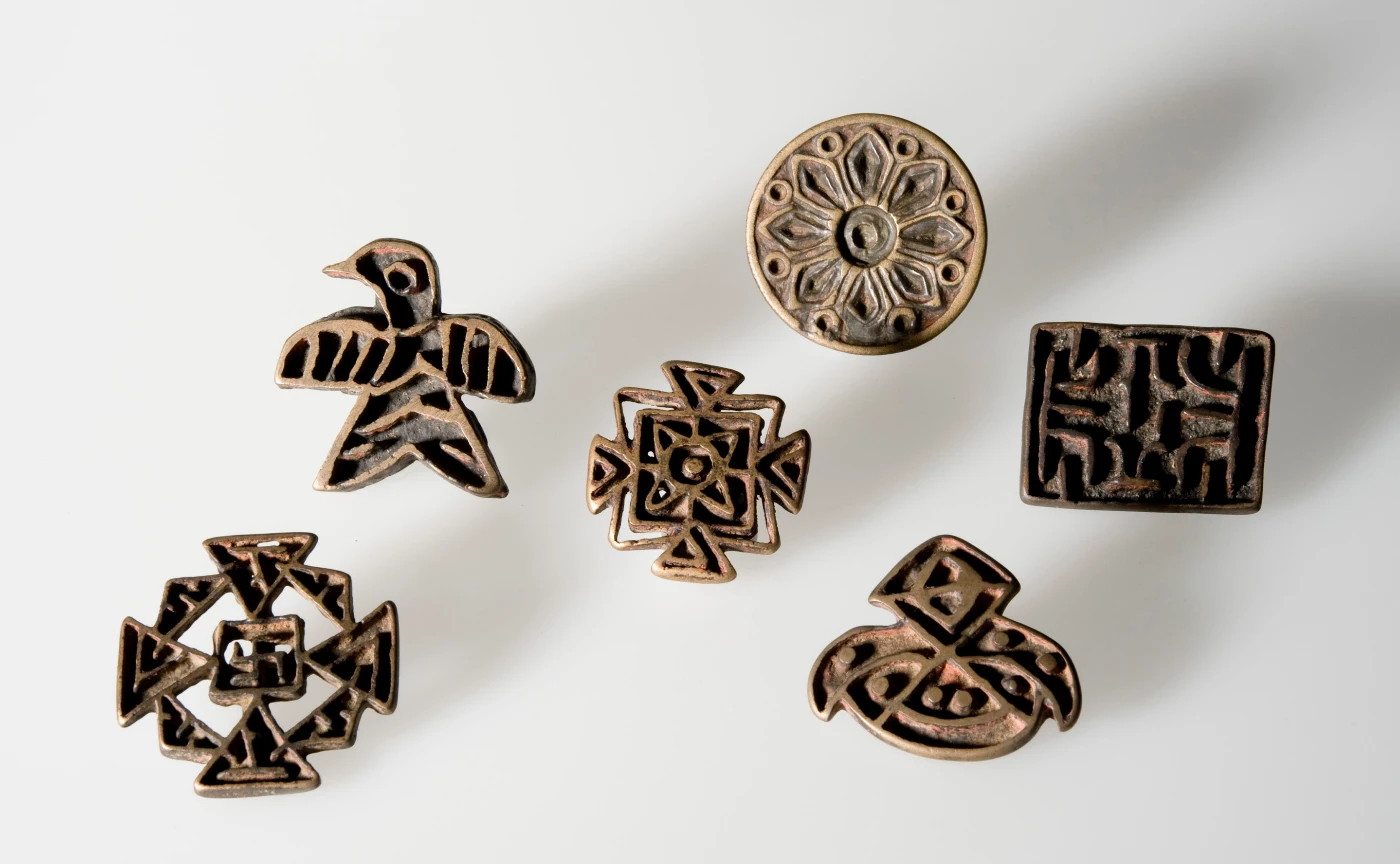 HKU to present the world’s largest collection of<br>
“Nestorian Crosses of the Yuan Dynasty”