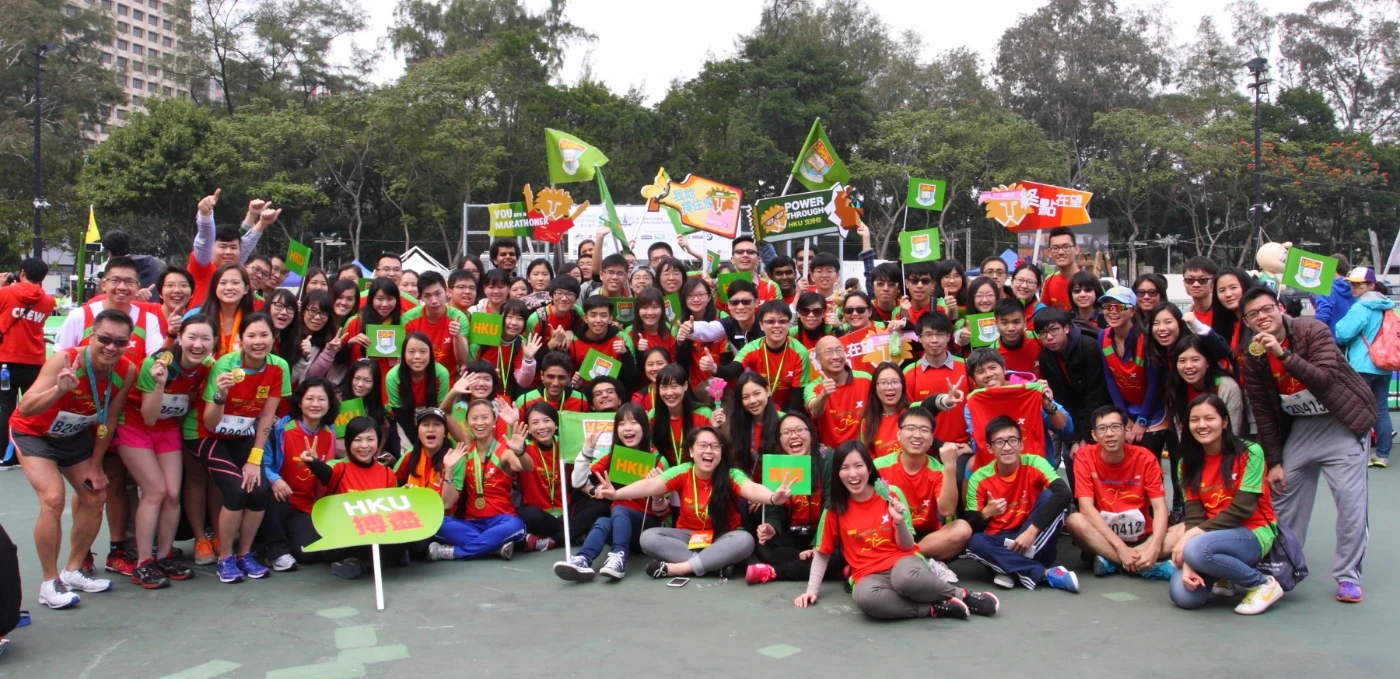 今年約有300名支援及「啦啦隊」成員沿途為跑手打氣，陣容鼎盛。