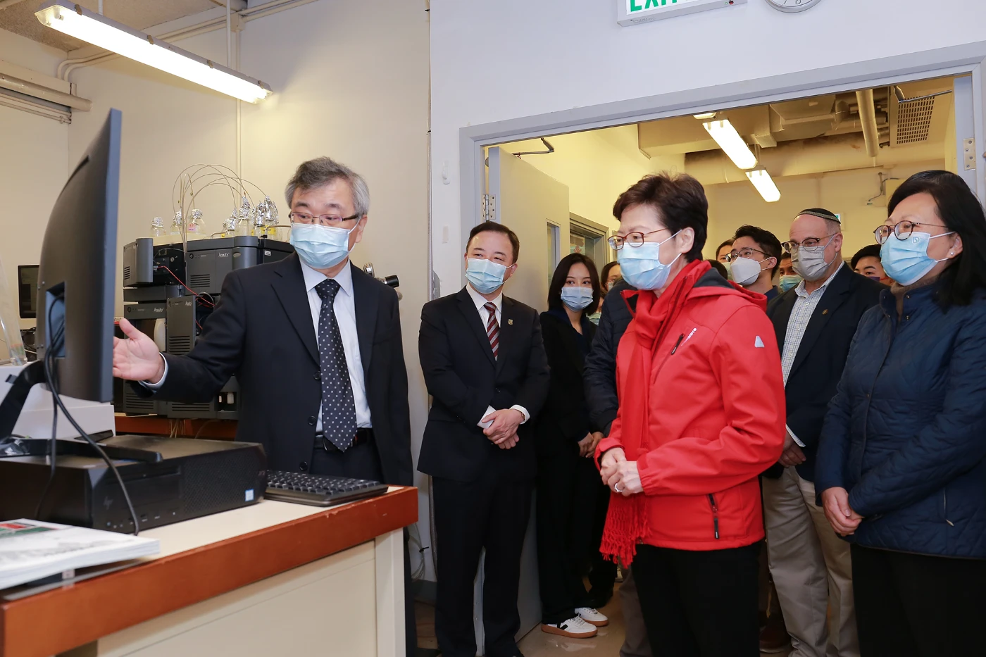 行政長官林鄭月娥女士到訪港大實驗室了解污水監測設施