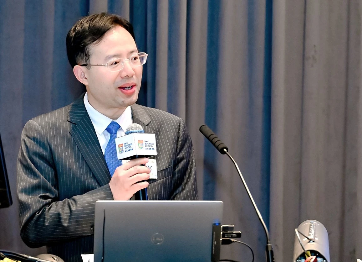 Mr. Fujun MA, Chairman of the Human Resources Committee at Hong Kong Chinese Enterprises Association, Director and Deputy General Manager of China Overseas Holdings Limited, delivers the welcoming remarks.