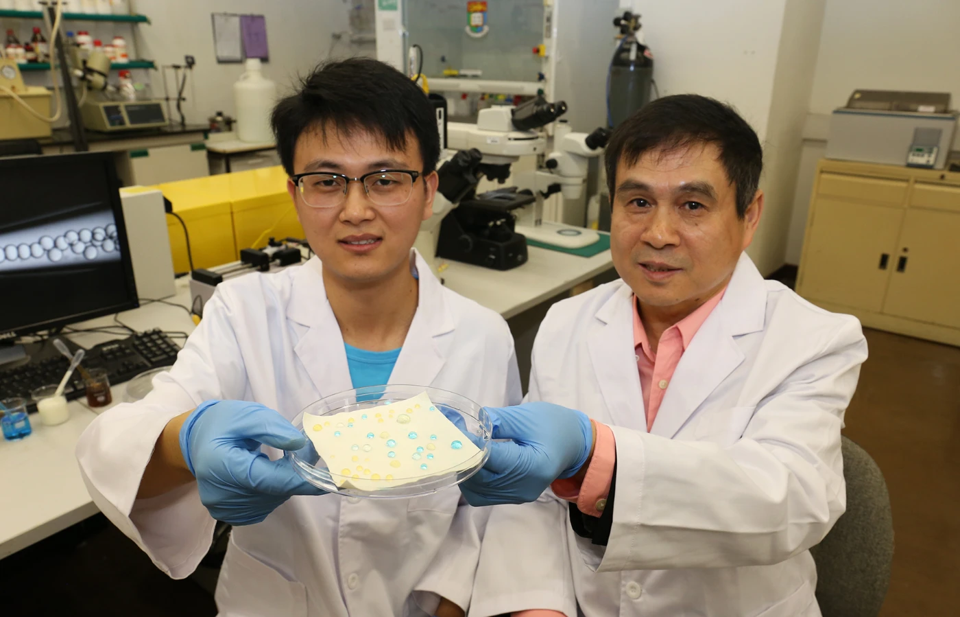 衣物免洗終能實現?<br>
港大科學家發明研發出理想化的防水防油物料