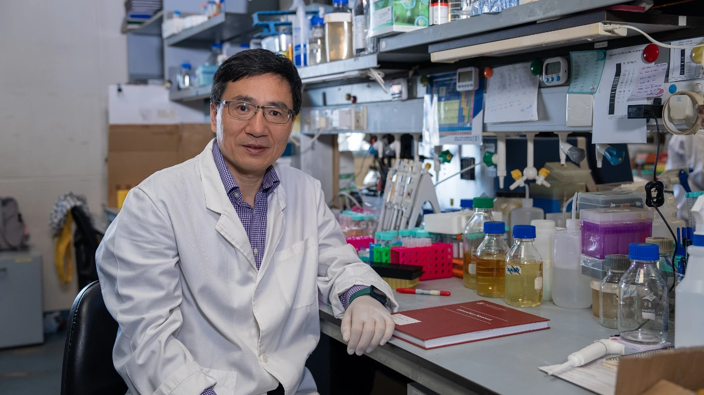 Professor Hongzhe SUN is a leading expert in the ﬁeld of biological inorganic chemistry and metallomics.