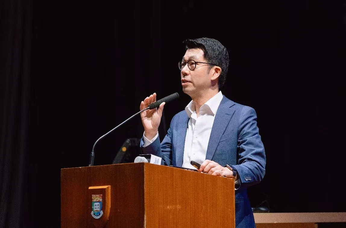 香港大學經管學院副院長、馮國經馮國綸基金教授、亞洲環球研究所所長鄧希煒教授發表主旨演講。