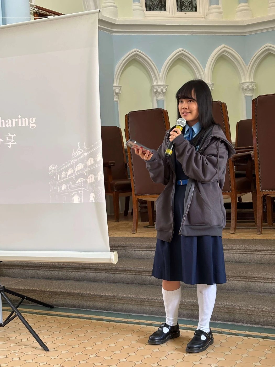 Mentee representative, Angel, expressed sincere gratitude to peer mentors for their guidance and care at the graduation ceremony.