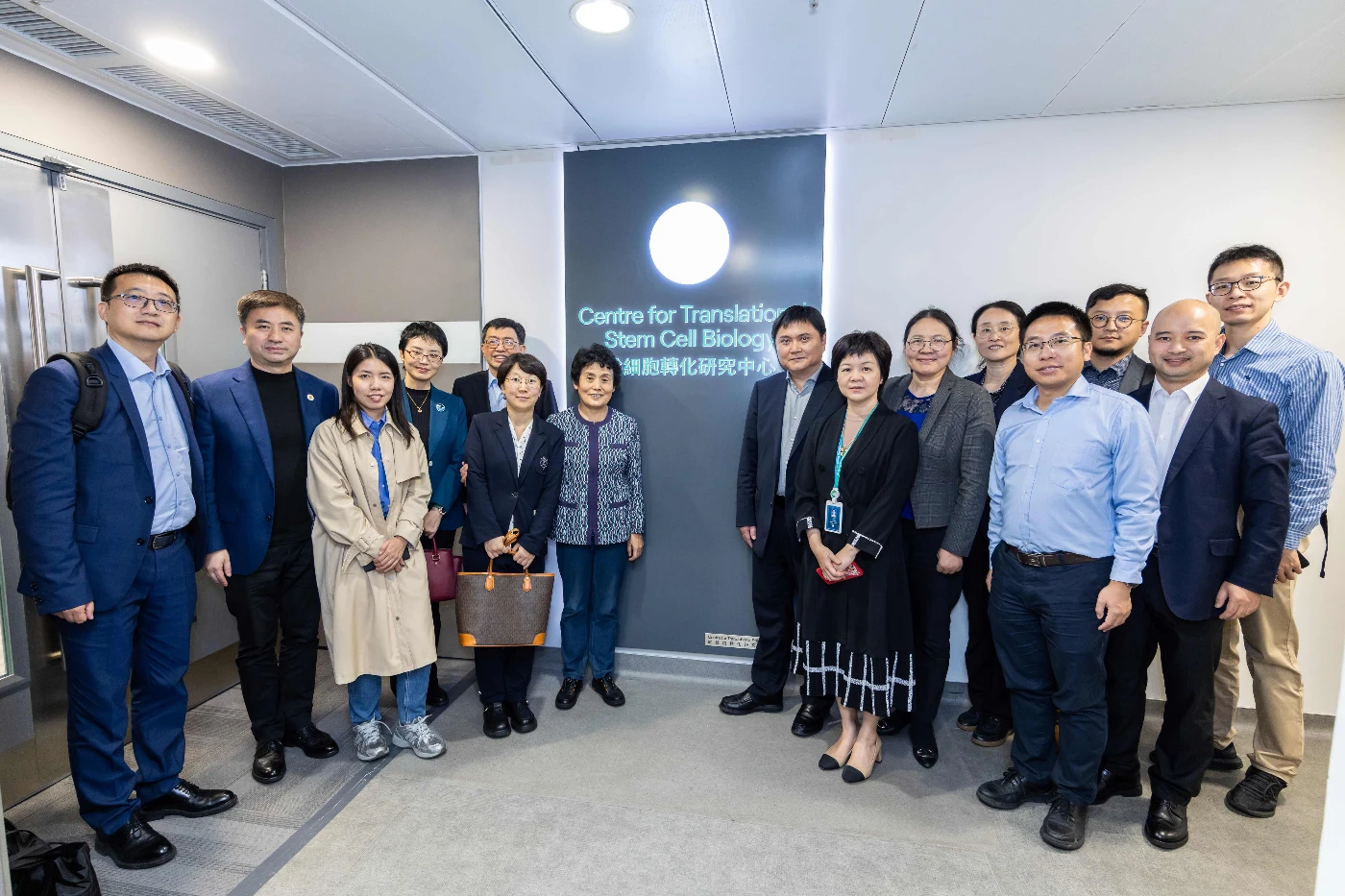 代表團參觀港大醫學院「InnoHK創新香港研發平台」，包括幹細胞轉化研究中心、免疫與感染研究中心，及病毒與疫苗研究中心。