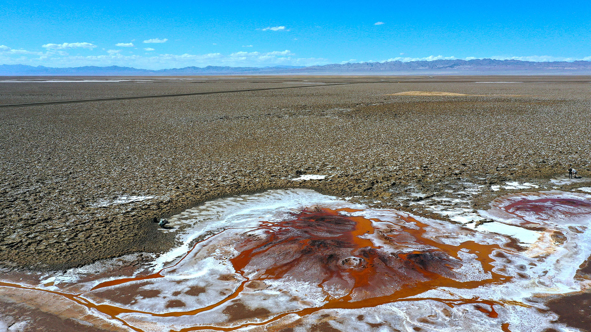 Professor Li has been collecting samples from the Qaidam Basin on the north of the Tibetan Plateau as a Martian analogue.