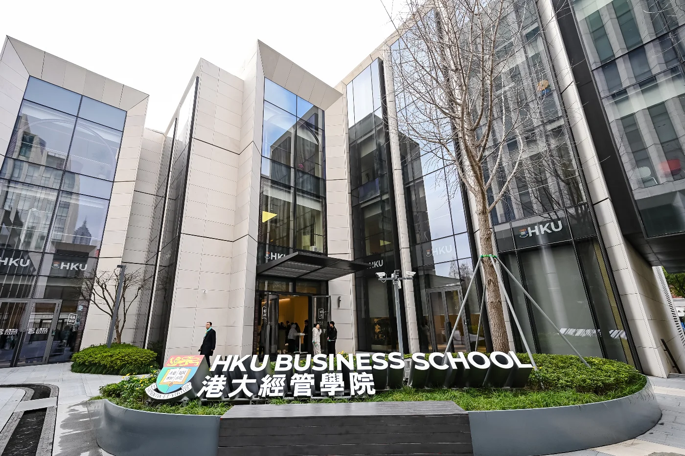 毗鄰港大上海總部的外灘SOHO基地。