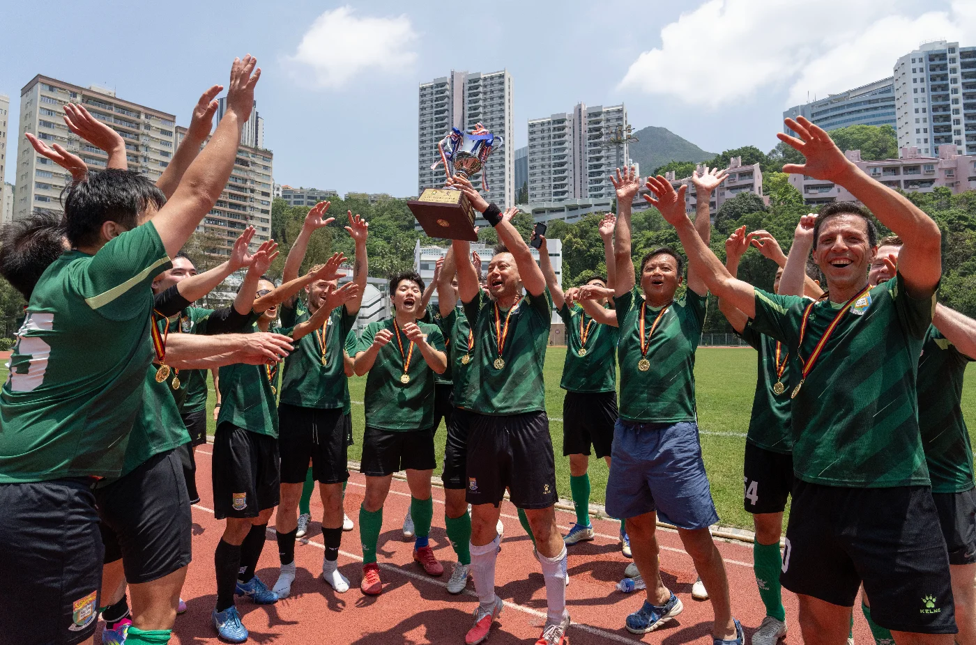 港大中大舉行「兩大校長盃」足球賽